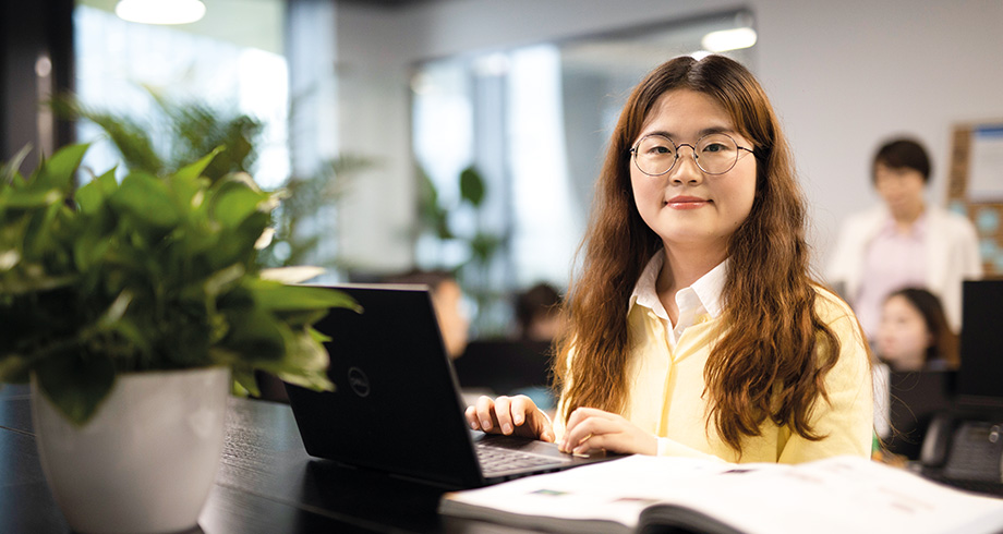 Faye Sun (Greiner Bio-One), Product Specialist (photo)